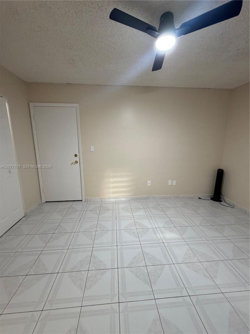 2658 W 74th Ter , Hialeah, FL 33016 Photo