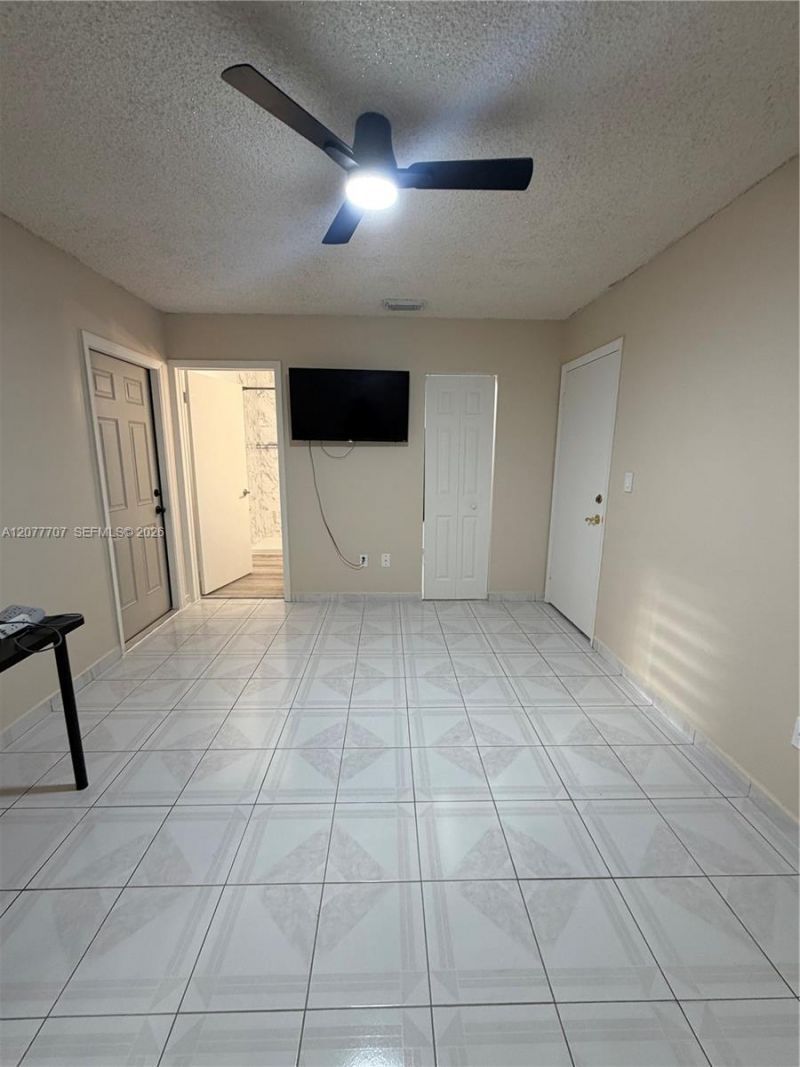 2658 W 74th Ter , Hialeah, FL 33016 Photo