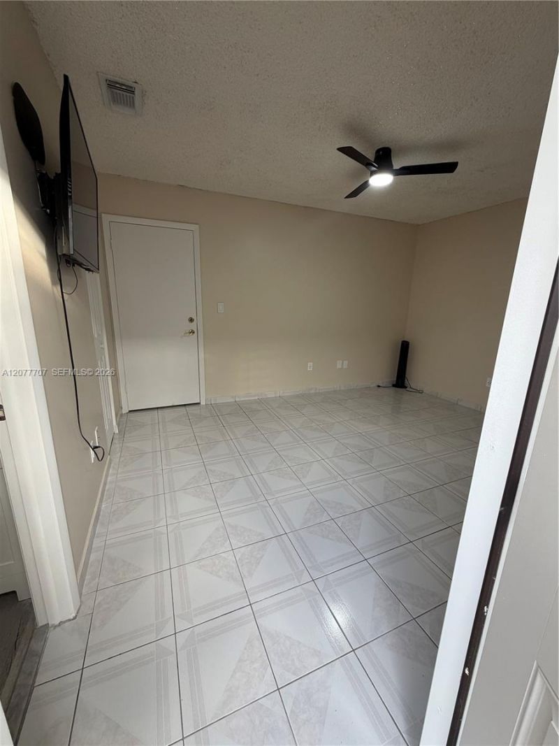 2658 W 74th Ter , Hialeah, FL 33016 Photo