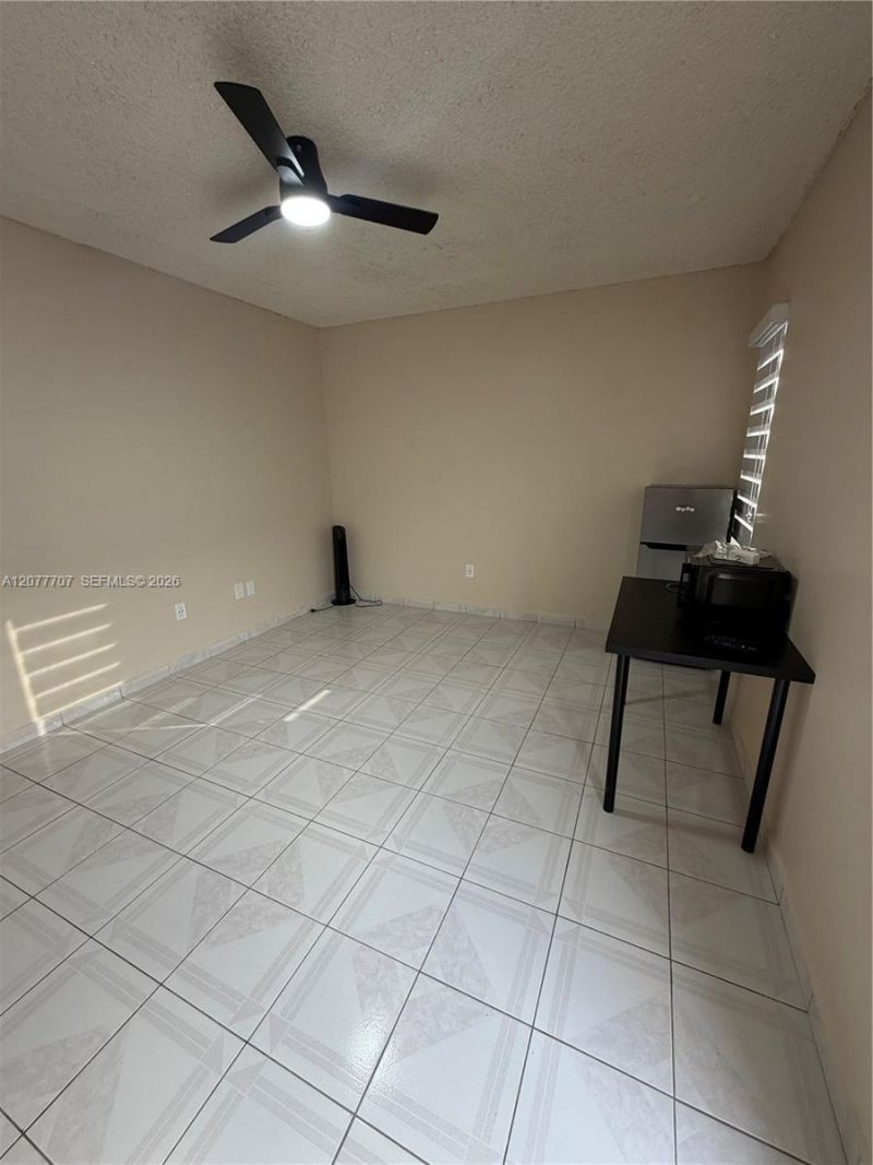 2658 W 74th Ter , Hialeah, FL 33016 Photo
