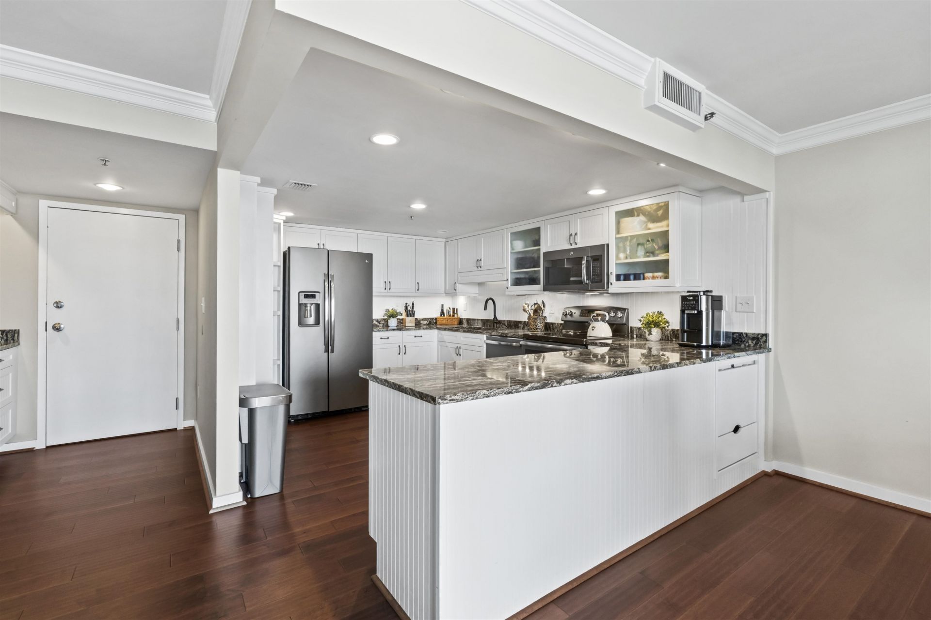 9840 Queensway Blvd. Photo 10