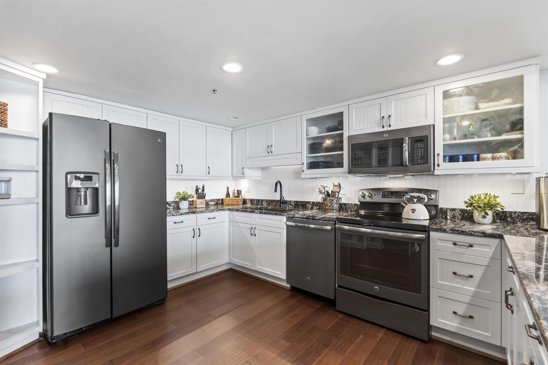 9840 Queensway Blvd. Photo 7