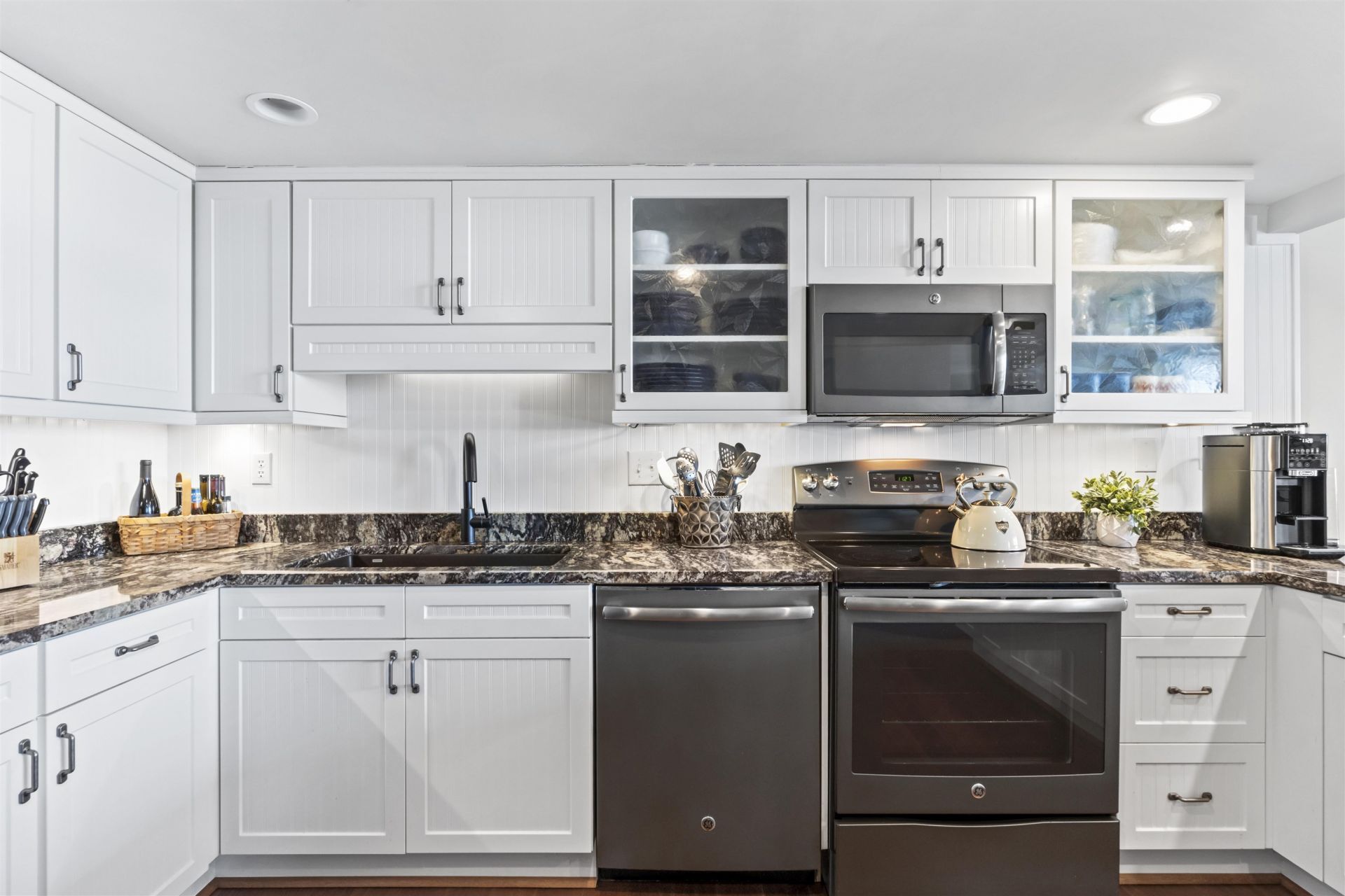 9840 Queensway Blvd. Photo 8