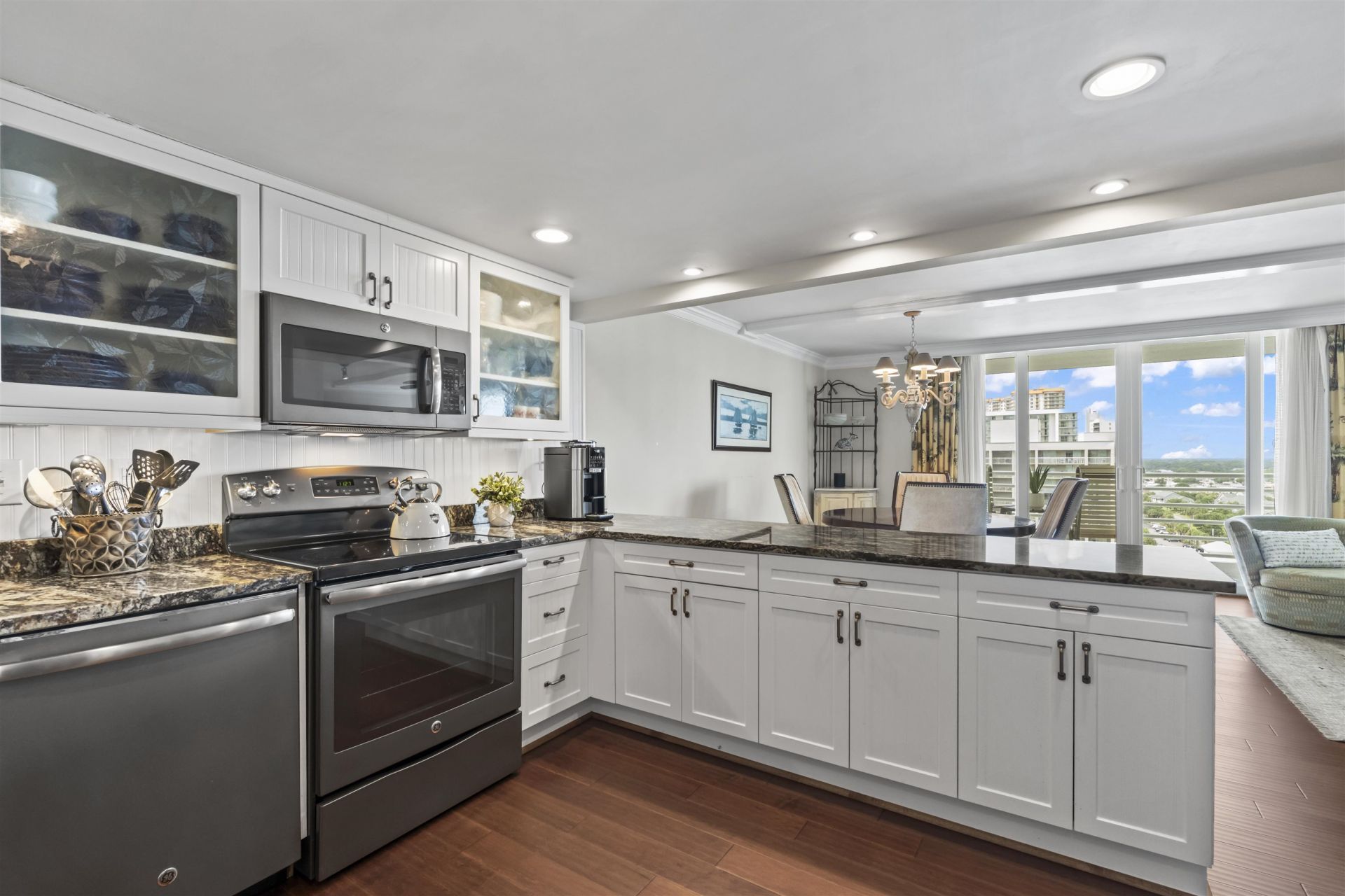 9840 Queensway Blvd. Photo 9