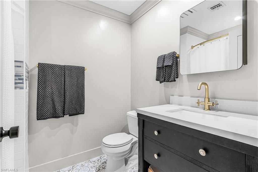 2472 Pine Woods Cir, Unit 17, Naples, FL 34105 Photo