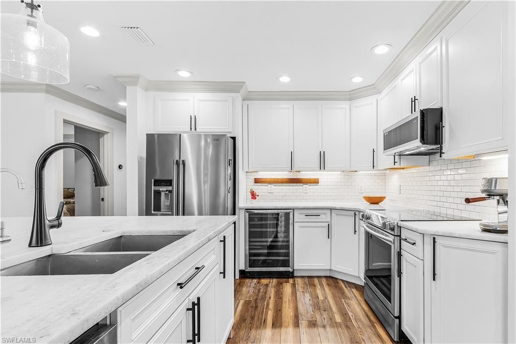 2472 Pine Woods Cir, Unit 17, Naples, FL 34105 Photo