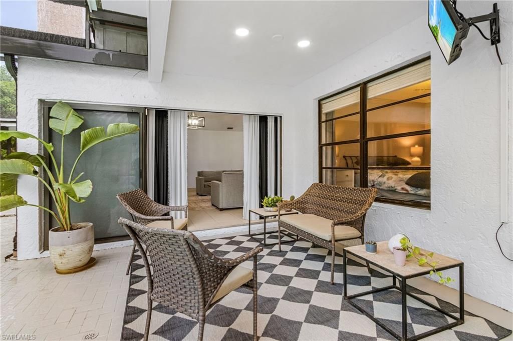 2472 Pine Woods Cir, Unit 17, Naples, FL 34105 Photo