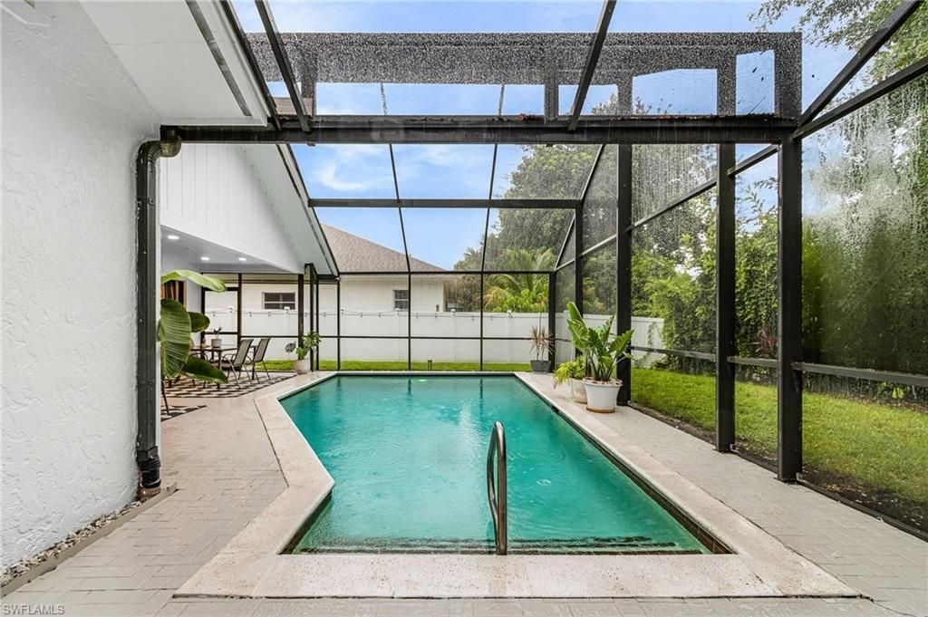 2472 Pine Woods Cir, Unit 17, Naples, FL 34105 Photo