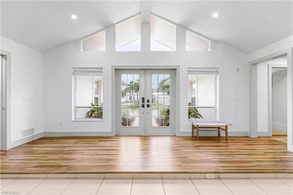 2472 Pine Woods Cir, Unit 17, Naples, FL 34105 Photo