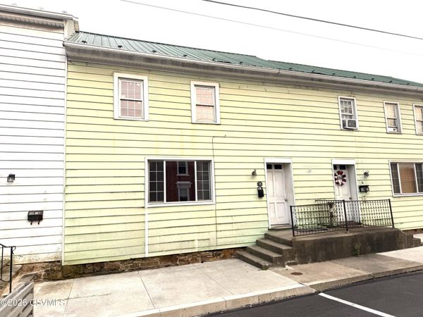 18 E MARKET Street , Middleburg, PA 17842