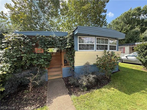 310 Gulf Stream Lane SE, New Philadelphia, OH 44663