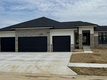 5517 N 213th Avenue, Elkhorn, NE 68022