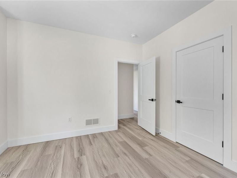 1295 Holmden Avenue, Cleveland, OH 44109 Photo 27
