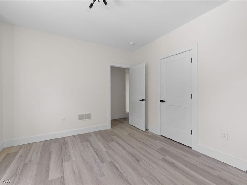 1295 Holmden Avenue, Cleveland, OH 44109 Photo 37