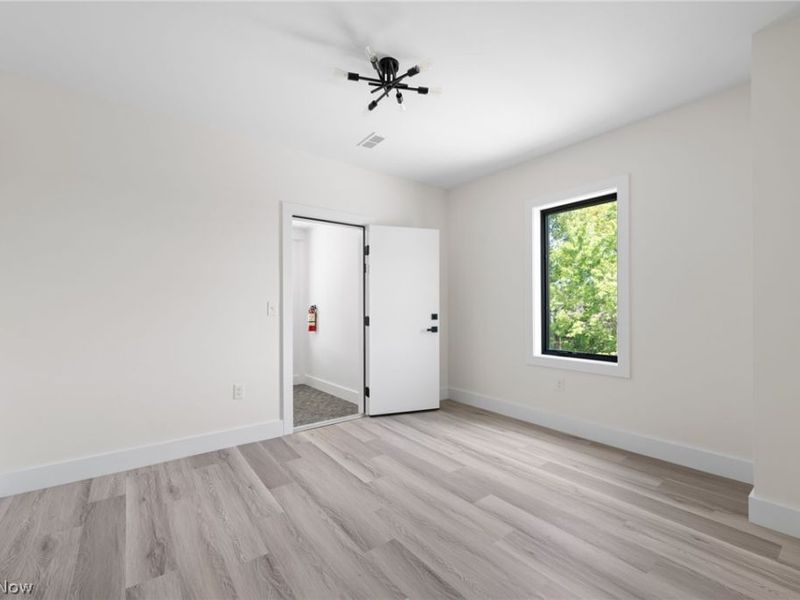 1295 Holmden Avenue, Cleveland, OH 44109 Photo 38