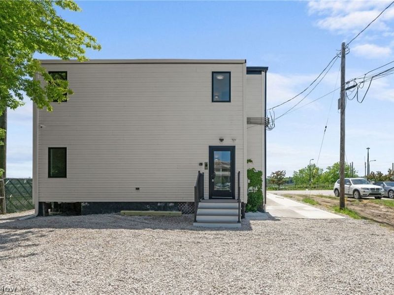 1295 Holmden Avenue, Cleveland, OH 44109 Photo 5