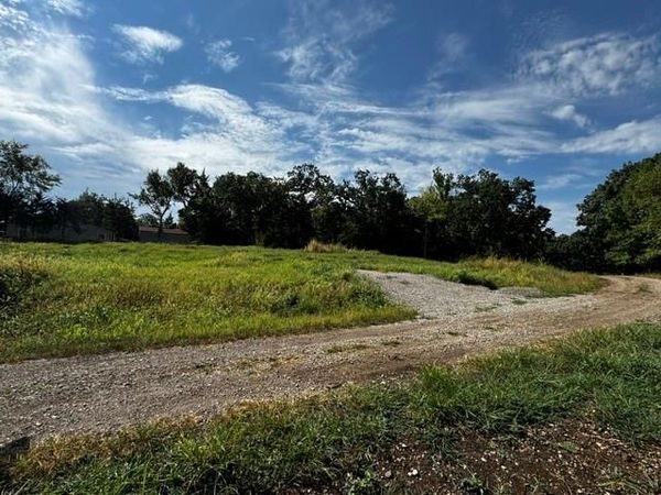 17 Hillcrest Lane, Linn Valley, KS 66040