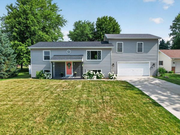 438 South Street, Blissfield, MI 49228
