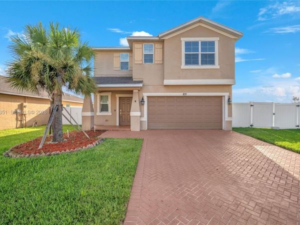 831 Bent Creek Dr , Fort Pierce, FL 34947