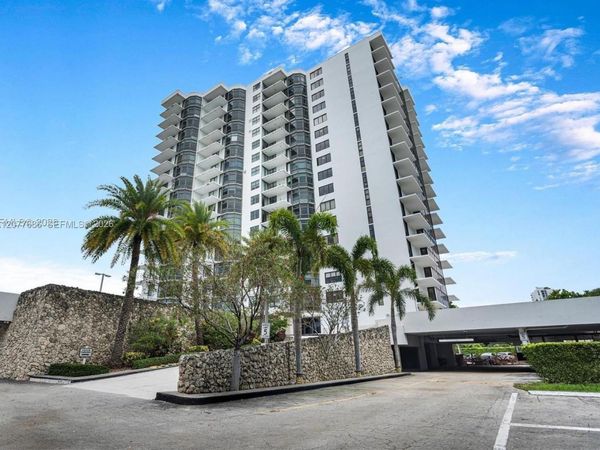 3375 N Country Club Dr , Unit 607, Aventura, FL 33180