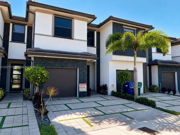 9116 NW 158th St , Miami Lakes, FL 33018