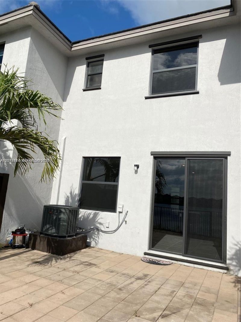 9116 NW 158th St, Miami Lakes, FL 33018 Photo