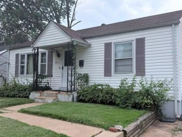9820 Meadow View Drive , Overland, MO 63114