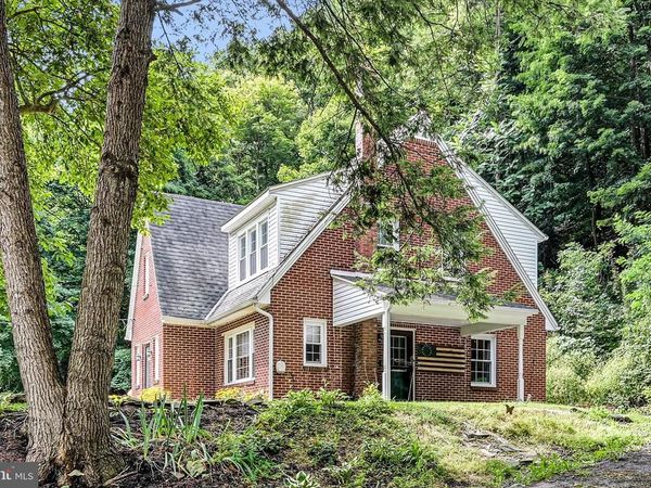 384 S CHESTNUT STREET, PILLOW, PA 17080