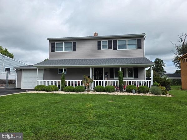10 APRICOT LANE, LEVITTOWN, PA 19055