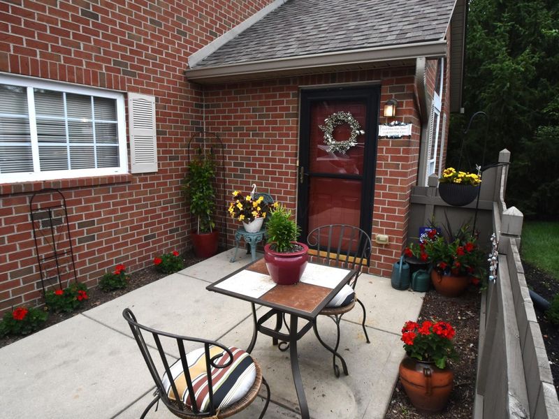 6784 Winrock Drive, Unit 2, New Albany, OH 43054 Photo 2