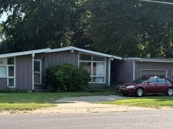 7901 W 71st Street, Overland Park, KS 66204