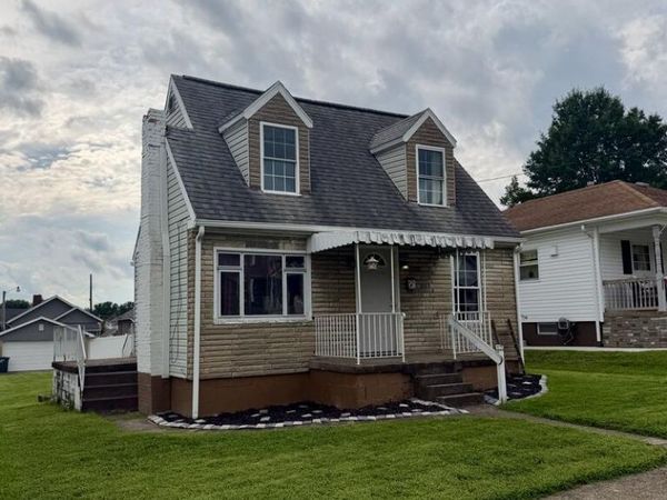 215 Poplar Ave, Moundsville, WV 26041