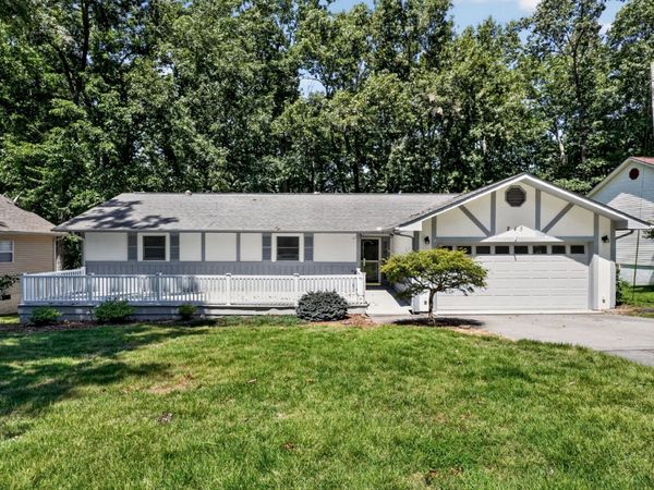245 Lakeview Dr , Crossville, TN 38558
