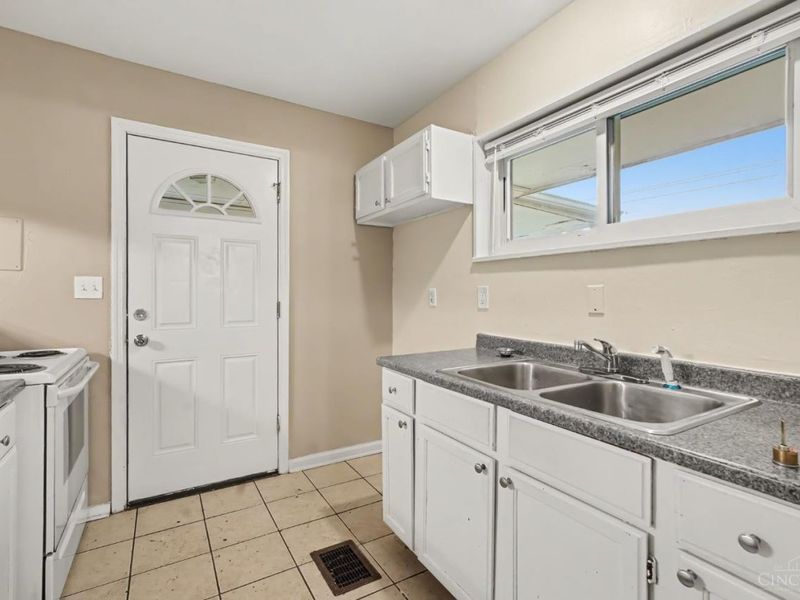 8633 Daly Road, Springfield Township, OH 45231 Photo 6