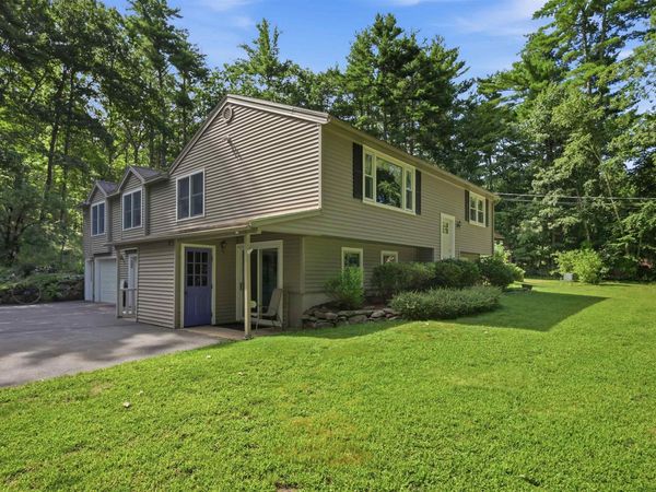 89 North Road, Sandown, NH 03873