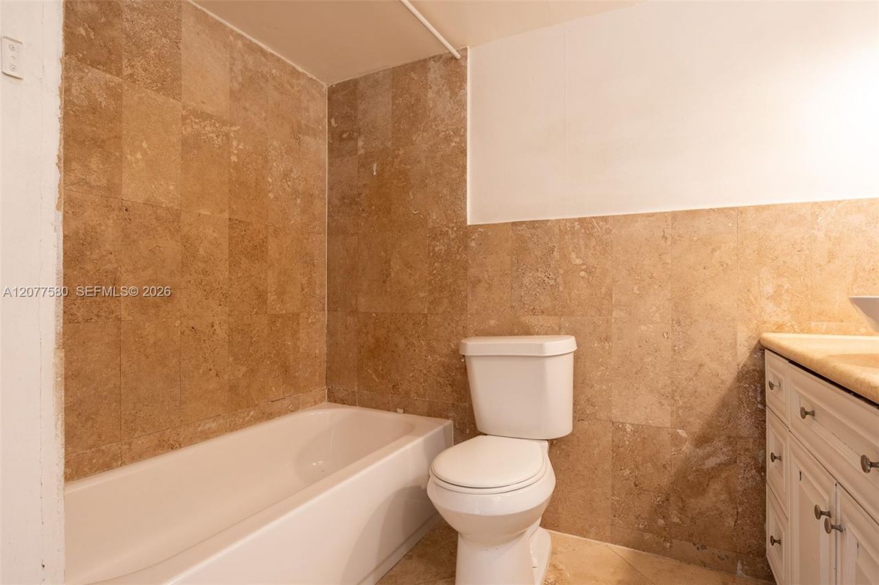 7620 SW 82nd St , Unit J102, Miami, FL 33143 Photo