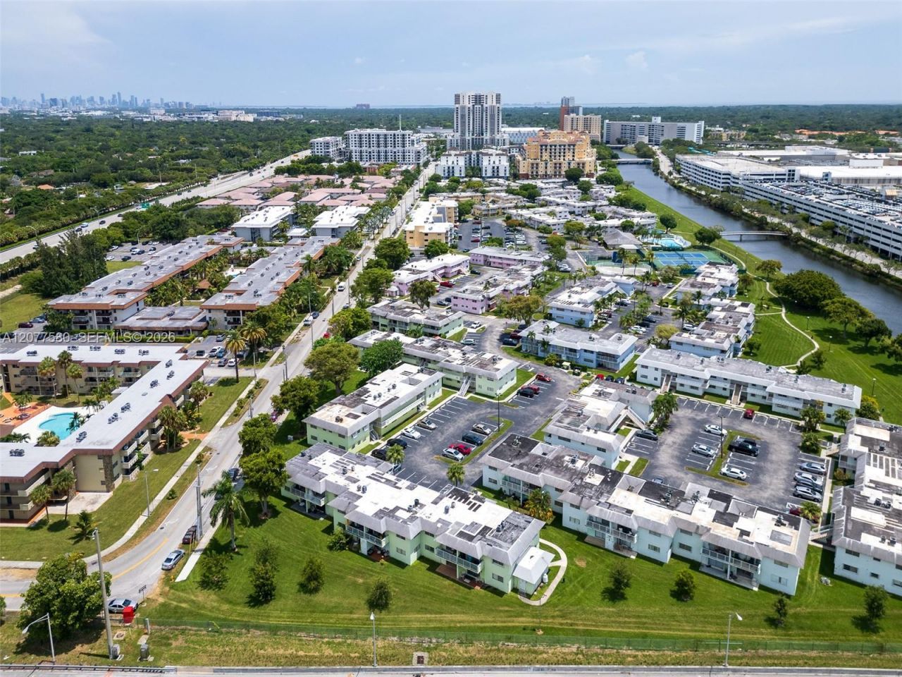 7620 SW 82nd St , Unit J102, Miami, FL 33143 Photo