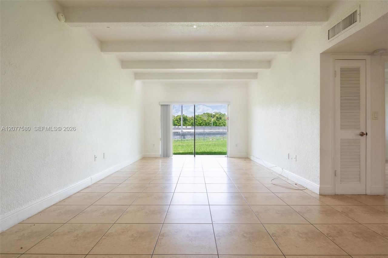 7620 SW 82nd St , Unit J102, Miami, FL 33143 Photo