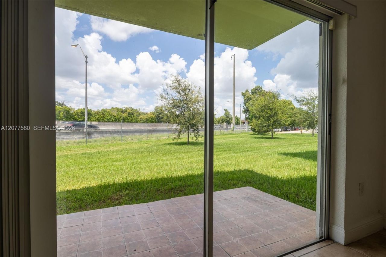 7620 SW 82nd St , Unit J102, Miami, FL 33143 Photo