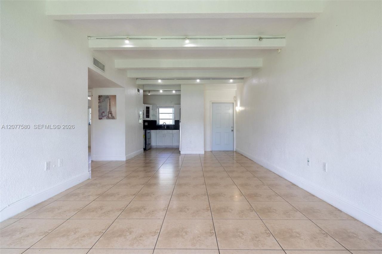 7620 SW 82nd St , Unit J102, Miami, FL 33143 Photo
