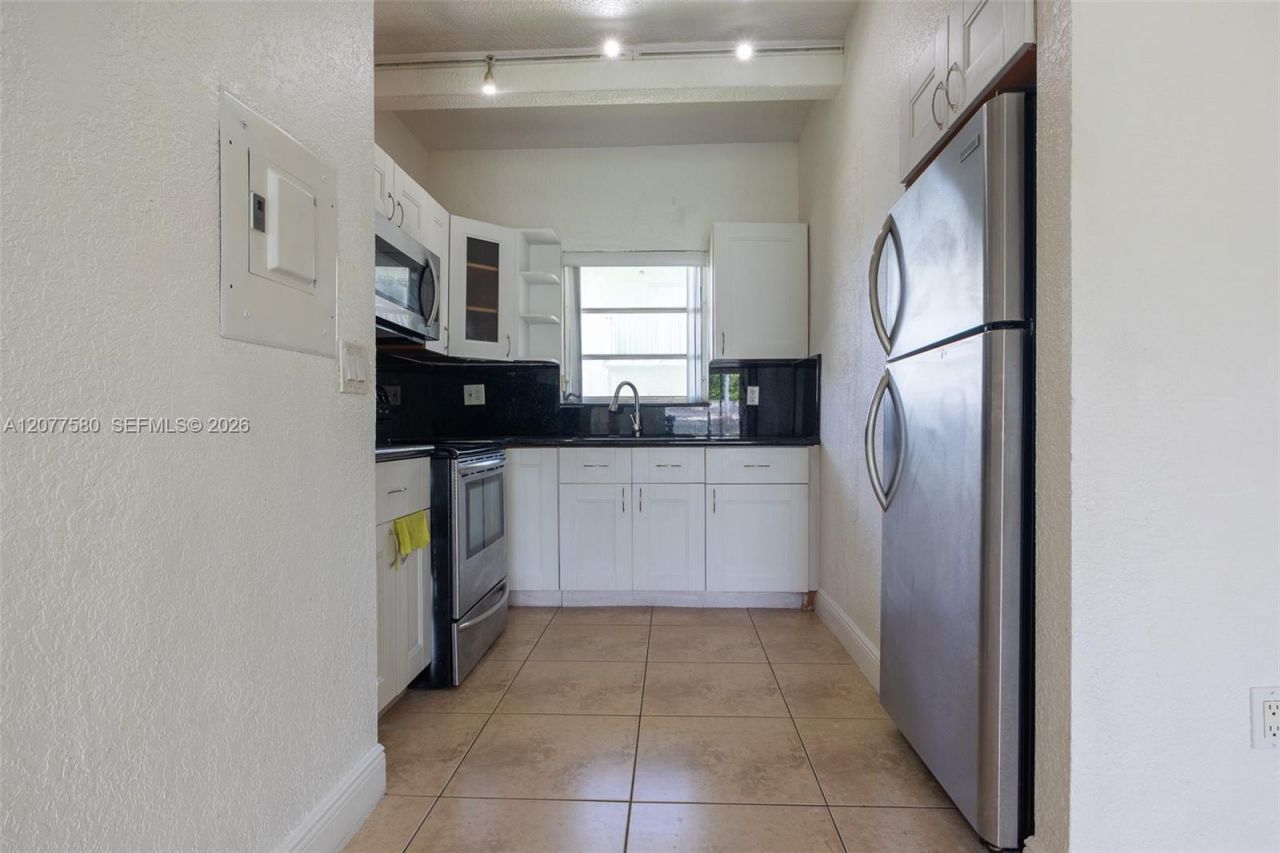 7620 SW 82nd St , Unit J102, Miami, FL 33143 Photo