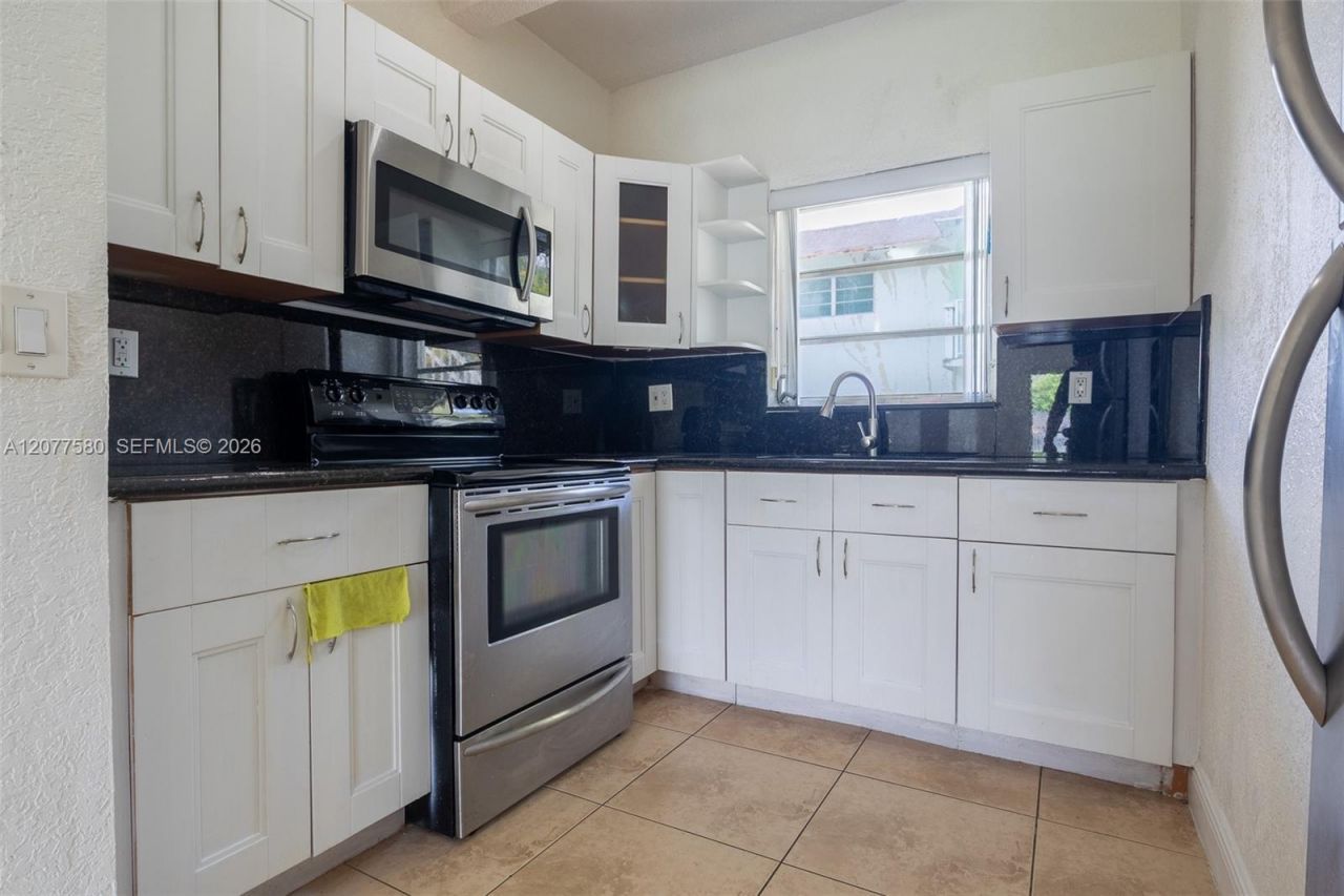7620 SW 82nd St , Unit J102, Miami, FL 33143 Photo