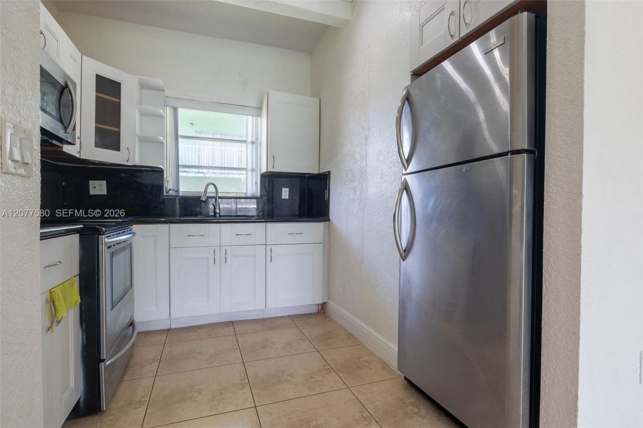 7620 SW 82nd St , Unit J102, Miami, FL 33143 Photo