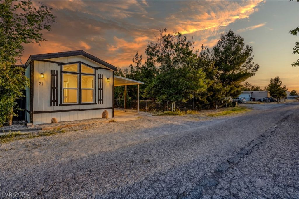 71 Vegas Valley Drive , Pahrump, NV 89048
