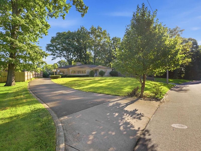 508 N Broadmoor Boulevard, Springfield, OH 45504 Photo 2