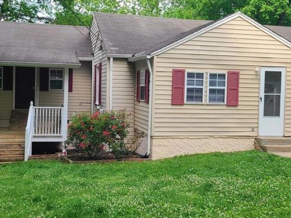1300 Yellowstone Rd, Knoxville, TN 37914