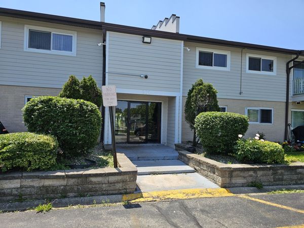 870 E Old Willow Road E, Unit 259, Prospect Heights, IL 60070