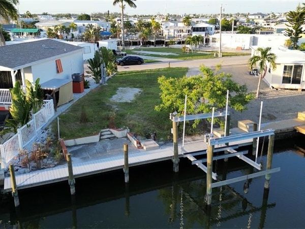 3853 Cherry LN , ST. JAMES CITY, FL 33956