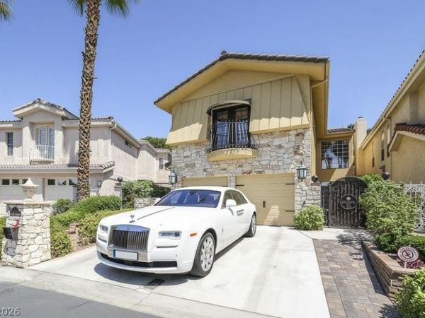 2863 queens courtyard Drive, Las Vegas, NV 89109