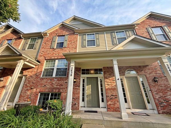 2438 ANNA Way , Elgin, IL 60124